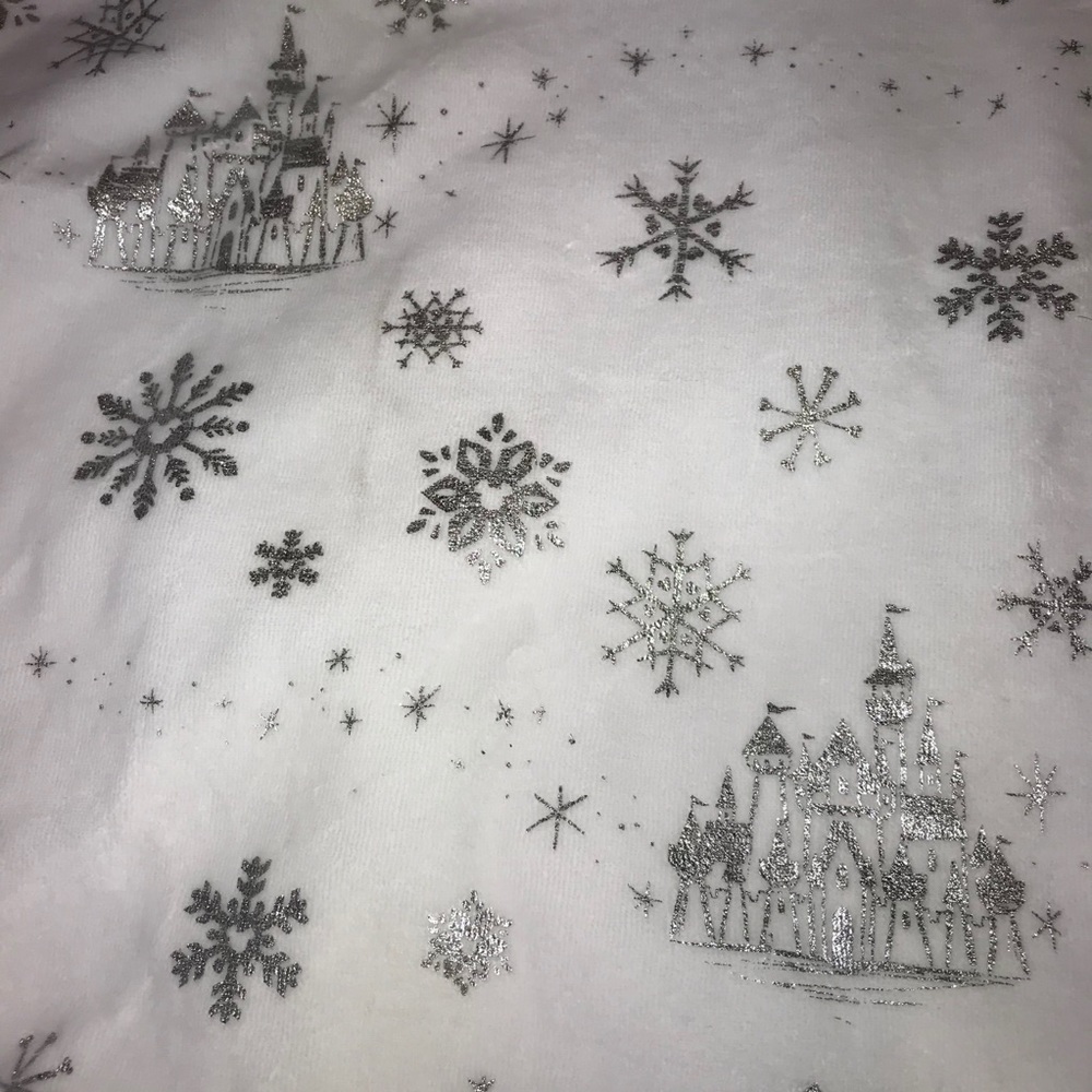 NWT Disneyland Holiday Silver Gold Spirit Jersey - Picture 8 of 9